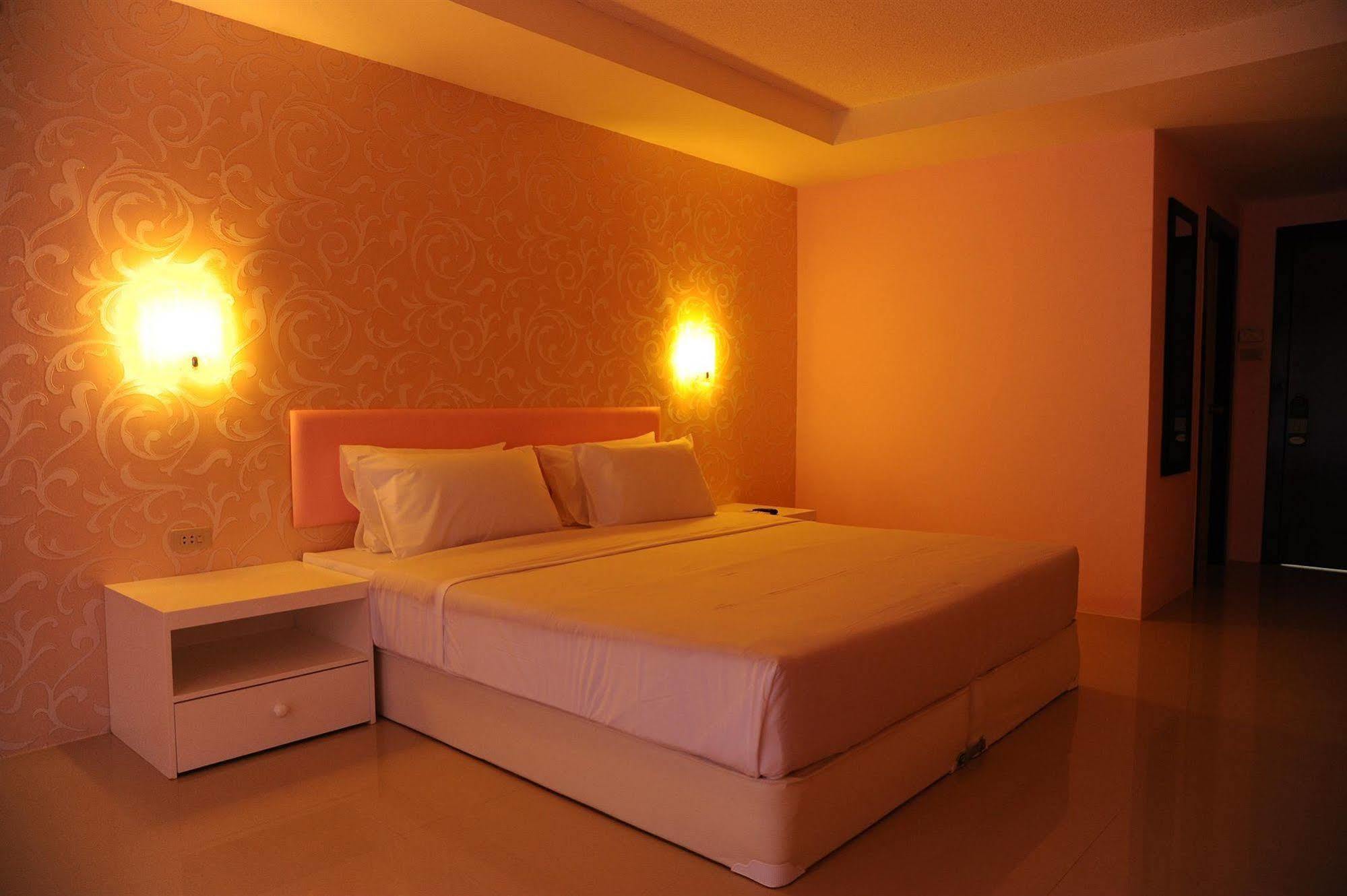 Angket Hip Residence Патая Екстериор снимка